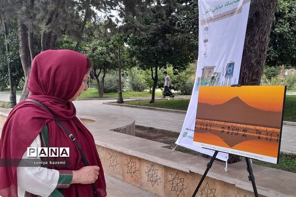 نمایشگاه عکس خیابانی در ساری