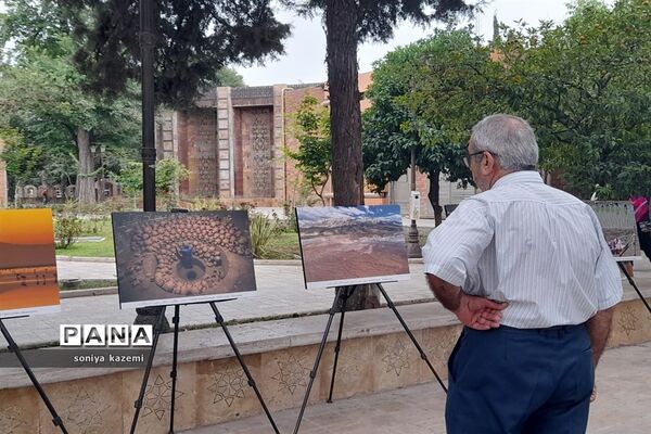 نمایشگاه عکس خیابانی در ساری