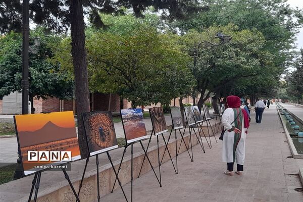 نمایشگاه عکس خیابانی در ساری