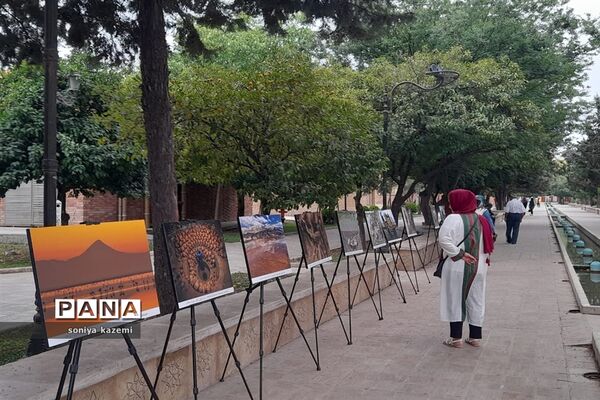 نمایشگاه عکس خیابانی در ساری
