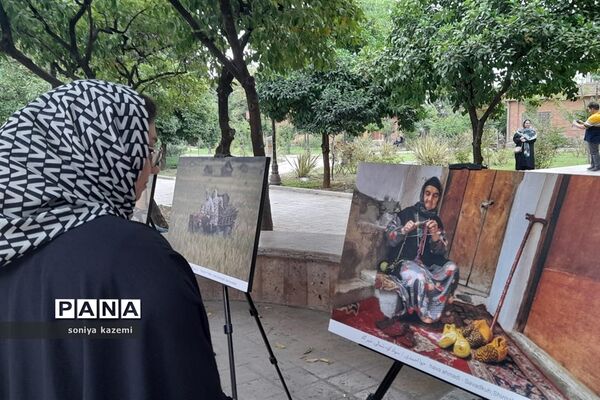 نمایشگاه عکس خیابانی در ساری
