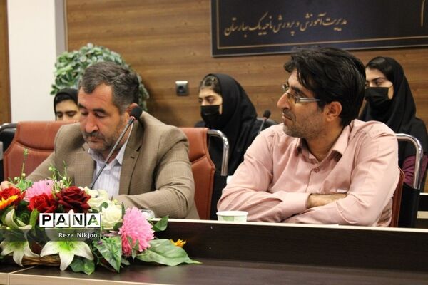 تقدیر ازدانش‌پژوهان برتر شهرستان بهارستان