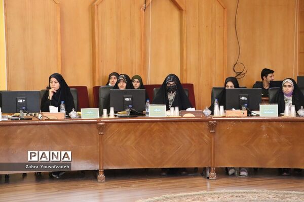 دیدار وزیر آموزش و پرورش با نمایندگان تشکل‌های دانش‌آموزی استان فارس