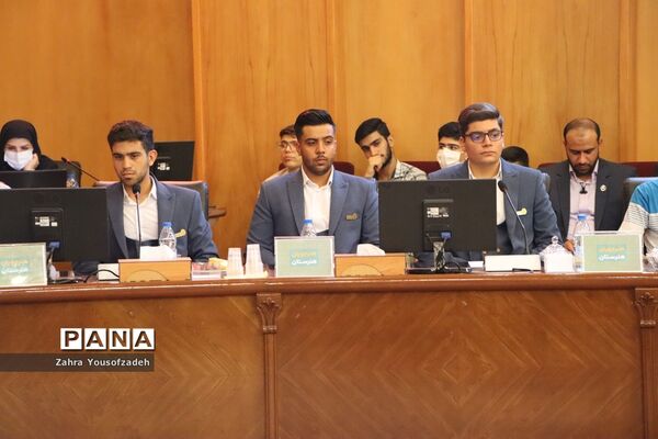 دیدار وزیر آموزش و پرورش با نمایندگان تشکل‌های دانش‌آموزی استان فارس