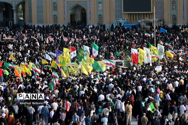 جلوه های ویژه از اجرای سرود سلام فرمانده در مسجد جمکران-5