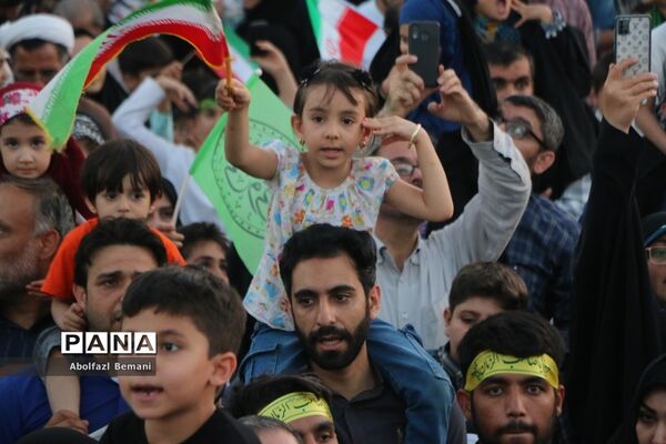 جلوه های ویژه از اجرای سرود سلام فرمانده در مسجد جمکران-5
