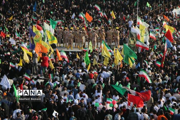 جلوه های ویژه از اجرای سرود سلام فرمانده در مسجد جمکران-5