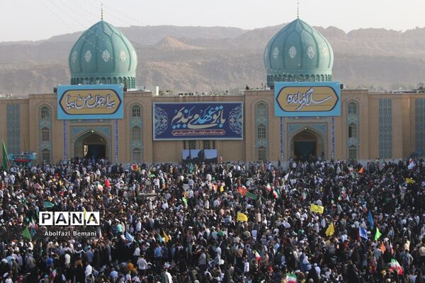 جلوه های ویژه از اجرای سرود سلام فرمانده در مسجد جمکران-5