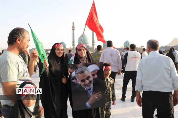 همخوانی سرود سلام فرمانده در مسجد مقدس جمکران-3