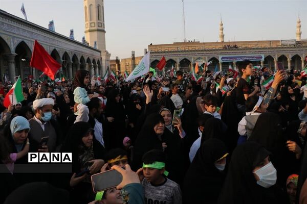 همخوانی سرود سلام فرمانده در مسجد مقدس جمکران-3