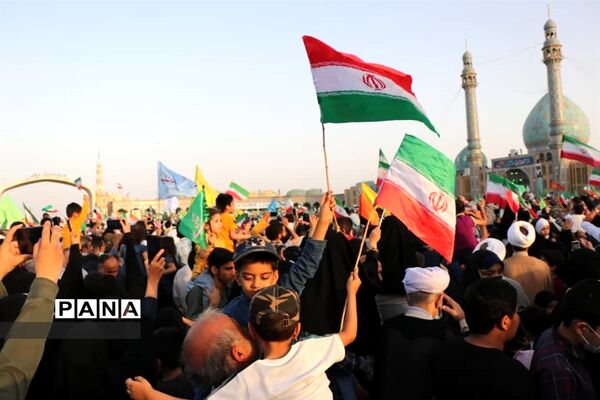 همخوانی سرود سلام فرمانده در مسجد مقدس جمکران-3