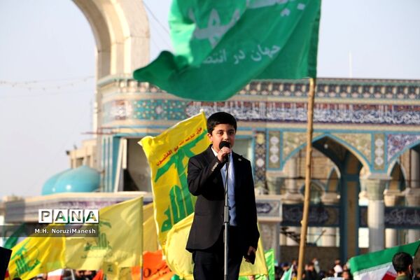 همخوانی سرود سلام فرمانده در مسجد مقدس جمکران-4
