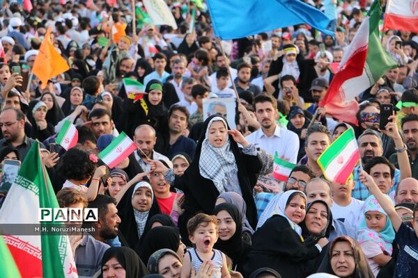همخوانی سرود سلام فرمانده در مسجد مقدس جمکران-4