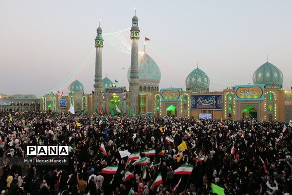 همخوانی سرود سلام فرمانده در مسجد مقدس جمکران-4