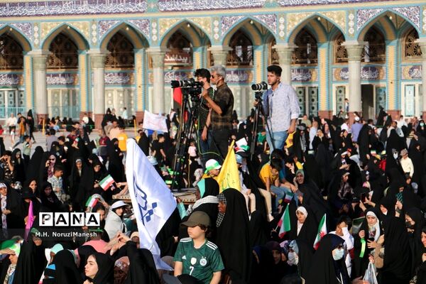 همخوانی سرود سلام فرمانده در مسجد مقدس جمکران-4