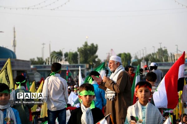 همخوانی سرود سلام فرمانده در مسجد مقدس جمکران-4