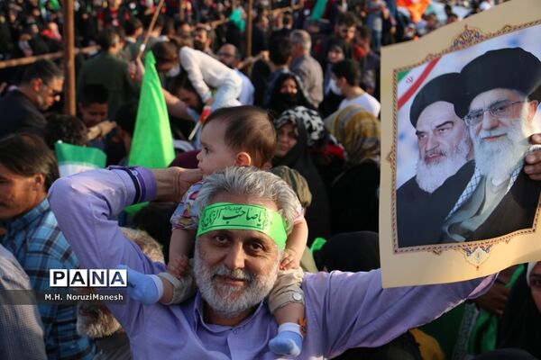 همخوانی سرود سلام فرمانده در مسجد مقدس جمکران-4