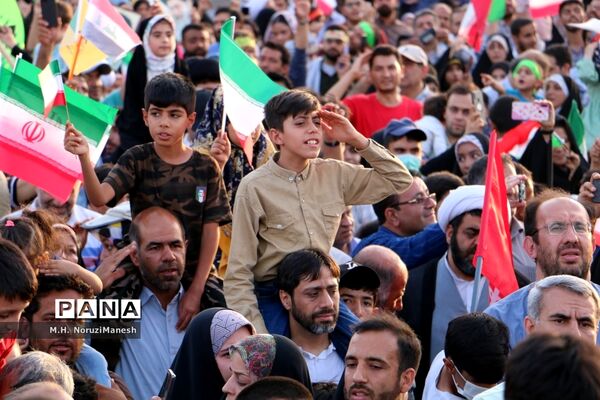 همخوانی سرود سلام فرمانده در مسجد مقدس جمکران-4