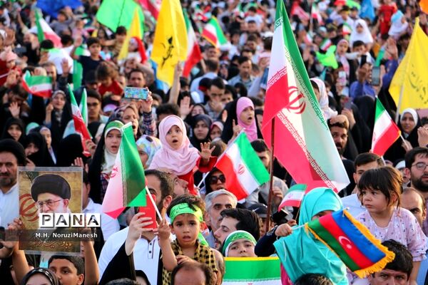 همخوانی سرود سلام فرمانده در مسجد مقدس جمکران-4