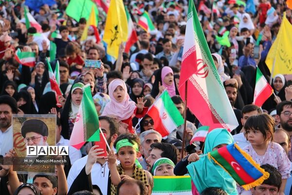 همخوانی سرود سلام فرمانده در مسجد مقدس جمکران-4