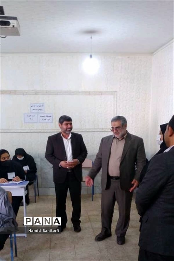 بازدید سرپرست اداره‌کل آموزش و پرورش خوزستان از حوزه آزمون نمونه دولتی حمیدیه