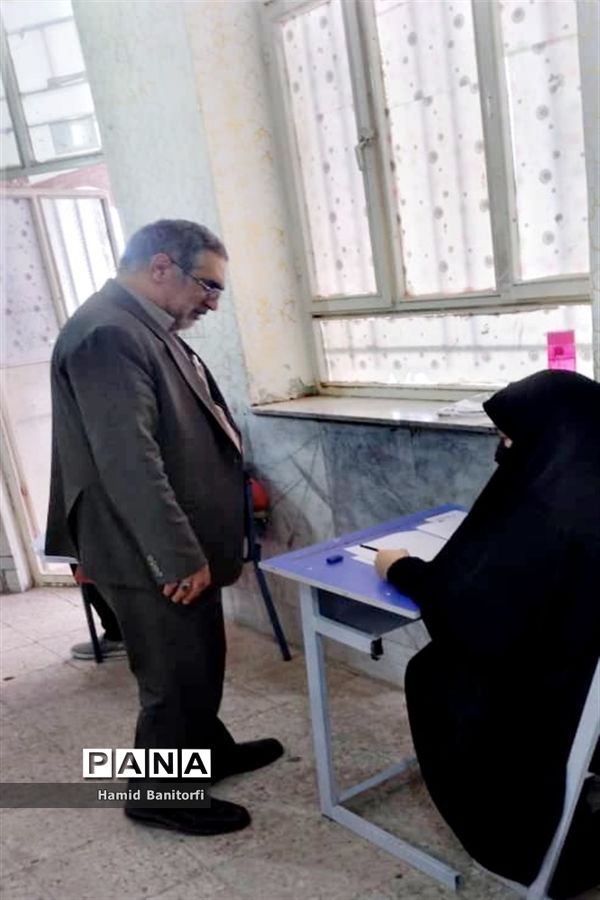 بازدید سرپرست اداره‌کل آموزش و پرورش خوزستان از حوزه آزمون نمونه دولتی حمیدیه