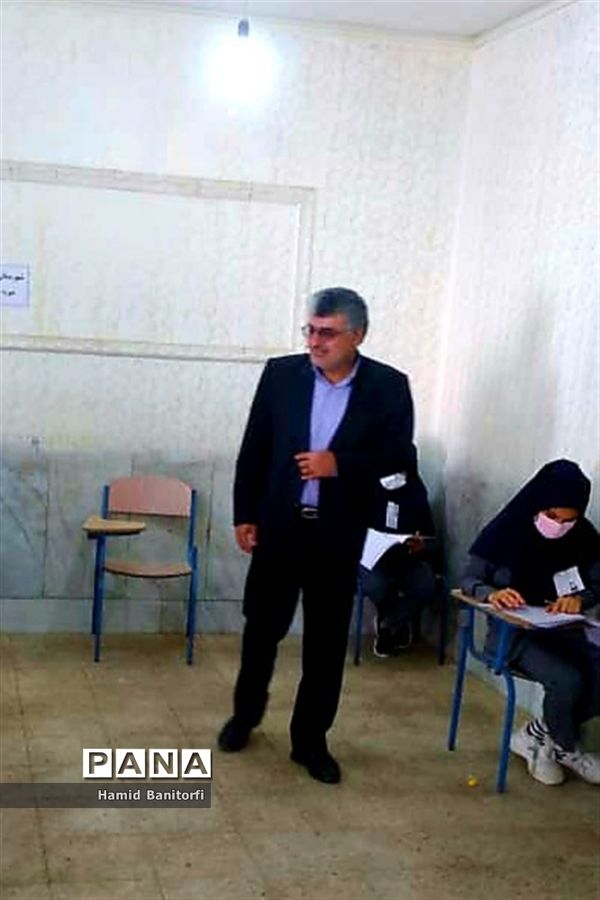 بازدید سرپرست اداره‌کل آموزش و پرورش خوزستان از حوزه آزمون نمونه دولتی حمیدیه