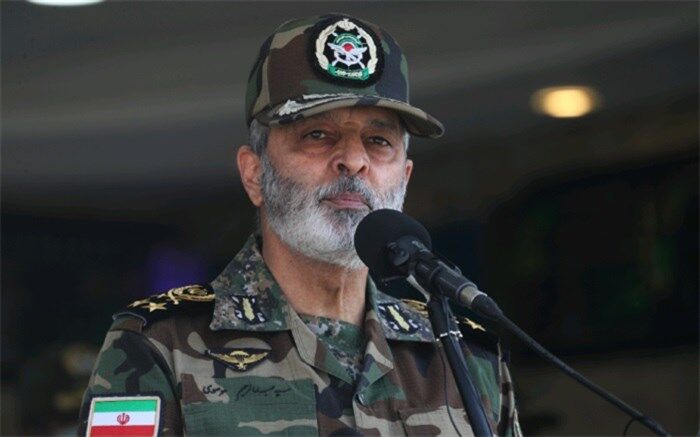 فرمانده کل ارتش با جمعی از آزادگان و جانبازان دیدار کرد