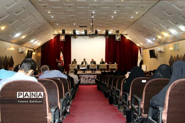 نشست کاربردی مدیران مدارس و اعضای شورای معاونان آموزش و پرورش ناحیه یک ری
