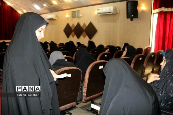 نشست کاربردی مدیران مدارس و اعضای شورای معاونان آموزش و پرورش ناحیه یک ری