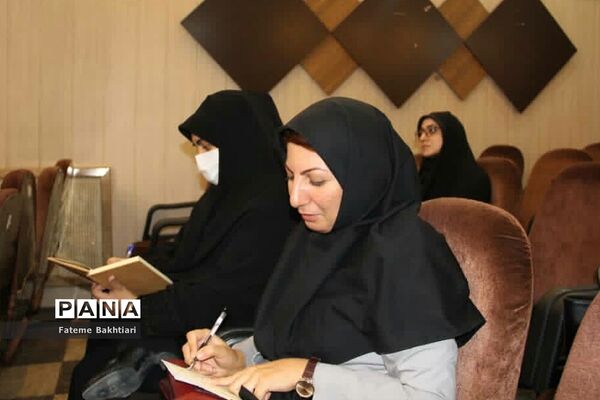 نشست کاربردی مدیران مدارس و اعضای شورای معاونان آموزش و پرورش ناحیه یک ری