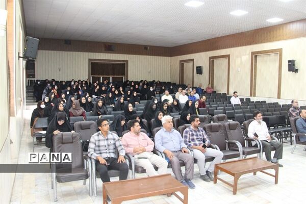 برگزاری کارگروه مدیران و رابطان مدارس با موضوع آسیب‌های اجتماعی در کاشان