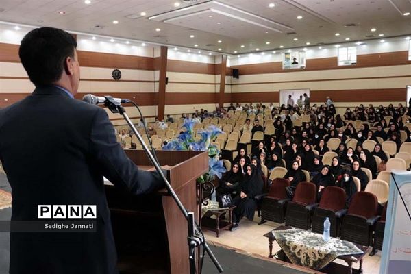 حضور معاون آموزش ابتدایی اداره‌کل آموزش و پرورش فارس در جمع فرهنگیان آباده