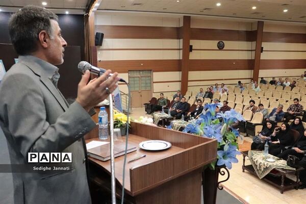حضور معاون آموزش ابتدایی اداره‌کل آموزش و پرورش فارس در جمع فرهنگیان آباده