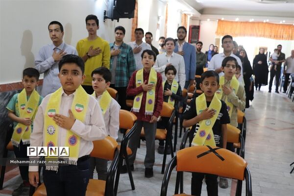 تجلیل از فعالان و برگزیدگان پسر در طرح و برنامه‌های سازمان دانش‌آموزی ناحیه 3 مشهد