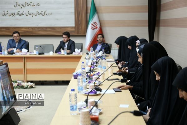 دیدار مدیرکل آموزش و پرورش آذربایجان شرقی با دانشجو معلمان بسیجی