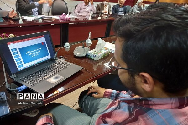 نشست هیات اندیشه‌ورز کانون بسیج فرهنگیان ناحیه کاشمر