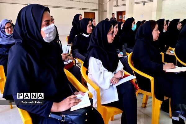 کارگاه ضمن خدمت مربیان،آموزگاران و مشاوران ابتدایی در ناحیه ۲ اهواز