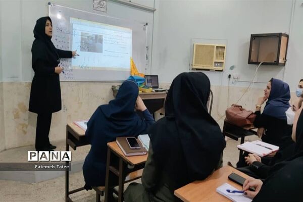 کارگاه ضمن خدمت مربیان،آموزگاران و مشاوران ابتدایی در ناحیه ۲ اهواز