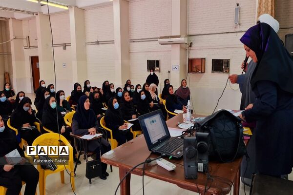کارگاه ضمن خدمت مربیان،آموزگاران و مشاوران ابتدایی در ناحیه ۲ اهواز