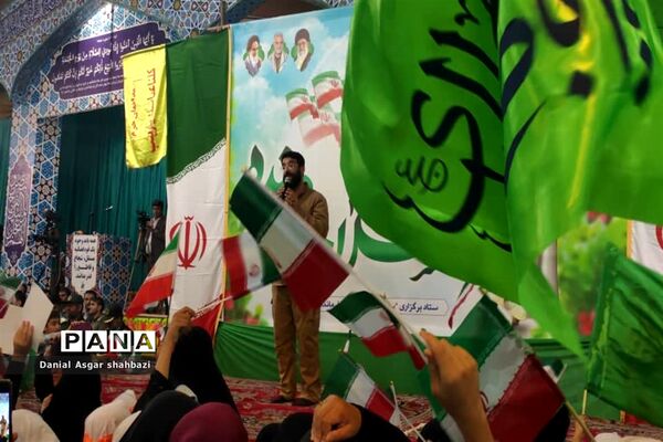 اجرای سرود سلام فرمانده در اجتماع بزرگ مردم شهرستان نور