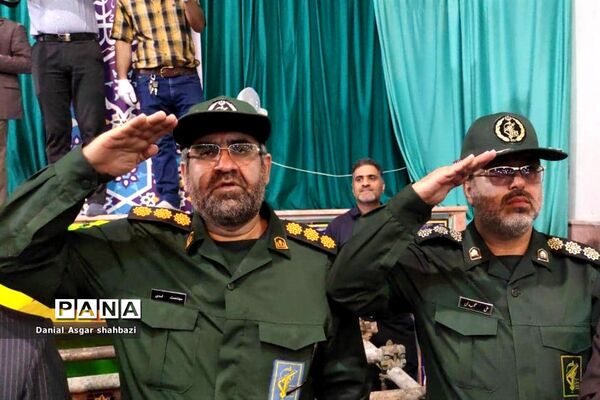 اجرای سرود سلام فرمانده در اجتماع بزرگ مردم شهرستان نور