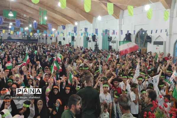 اجرای سرود سلام فرمانده در اجتماع بزرگ مردم شهرستان نور