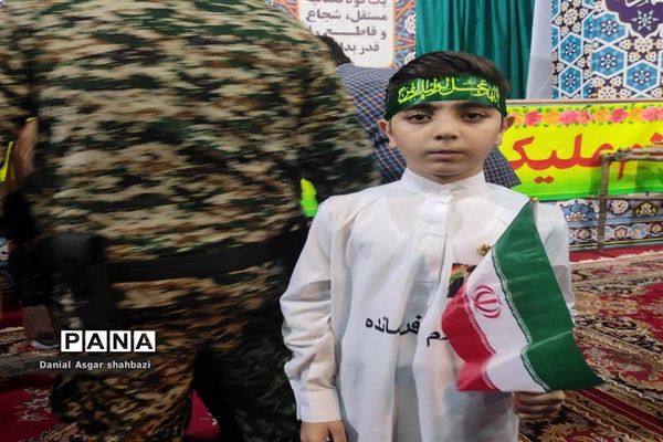 اجرای سرود سلام فرمانده در اجتماع بزرگ مردم شهرستان نور