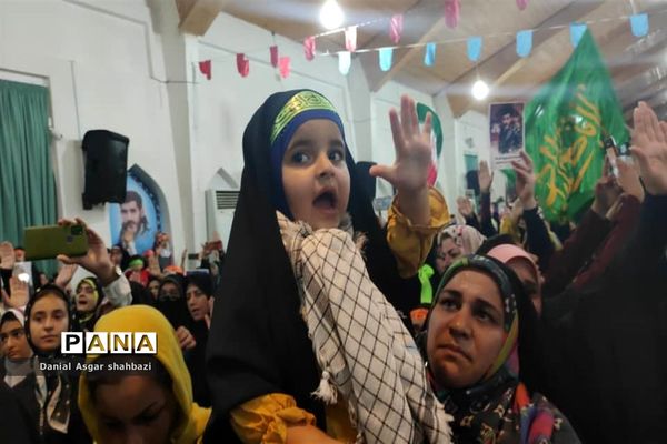 اجرای سرود سلام فرمانده در اجتماع بزرگ مردم شهرستان نور