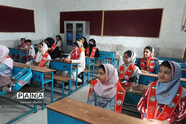 بازدید رئیس سازمان دانش‌آموزی استان فارس از پایگاه فعالیت تابستانی در ناحیه یک شیراز