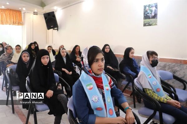 آیین تجلیل از دختران برگزیده طرح و برنامه‌های سازمان دانش‌آموزی ناحیه 3 مشهد