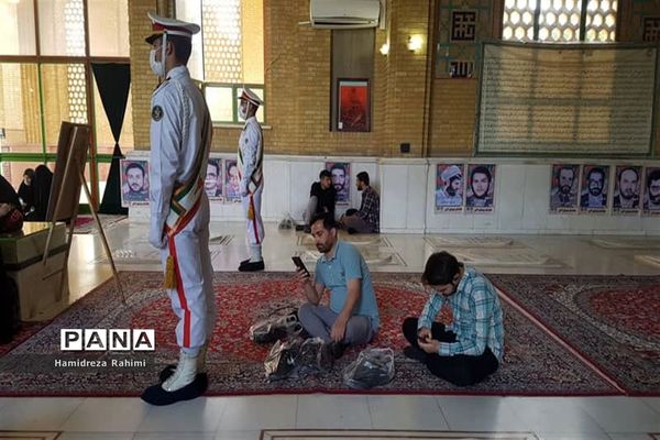 آیین گلریزان و عطرافشانی مزار شهدای هفتم تیر و یادمان شهدای ۷۲ تن