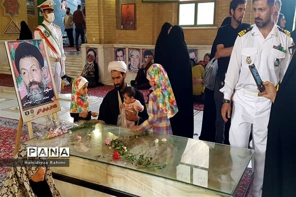 آیین گلریزان و عطرافشانی مزار شهدای هفتم تیر و یادمان شهدای ۷۲ تن
