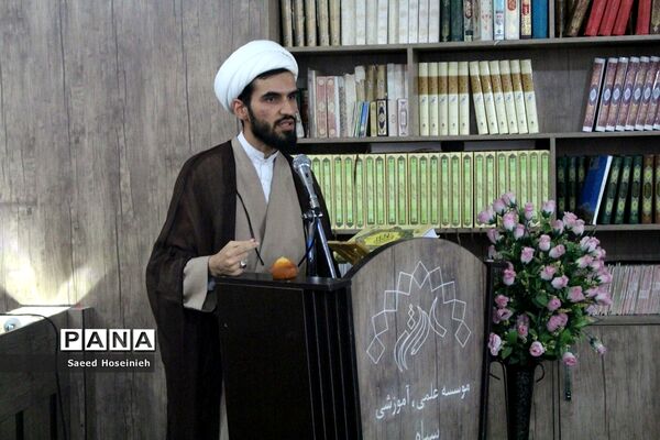 تجلیل از دانش‌آموزان برتر دبیرستان امام علی بن ابی طالب(ع)